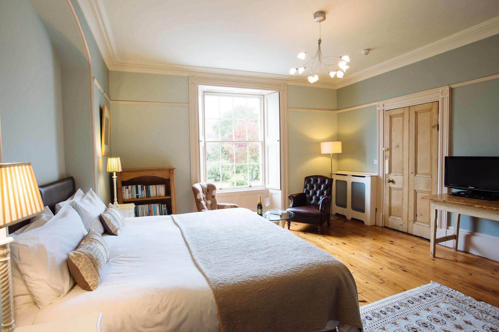 The Old Parsonage Bed & Breakfast บอสคาสเซิล ภายนอก รูปภาพ